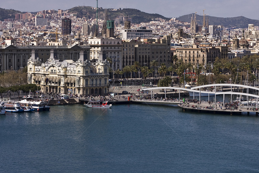 巴塞罗那港旅游远景海洋晴天城市建筑地标游客景观旅行图片