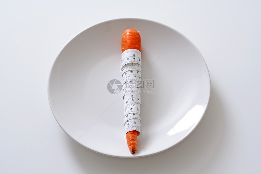 胡萝卜饮食磁带厨具盘子沙拉蔬菜营养厨房食物图片