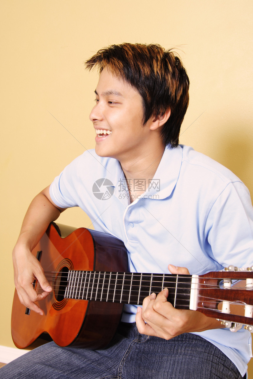 吉他玩家岩石星星男人音乐家独奏音乐乐器乐队唱歌青少年图片