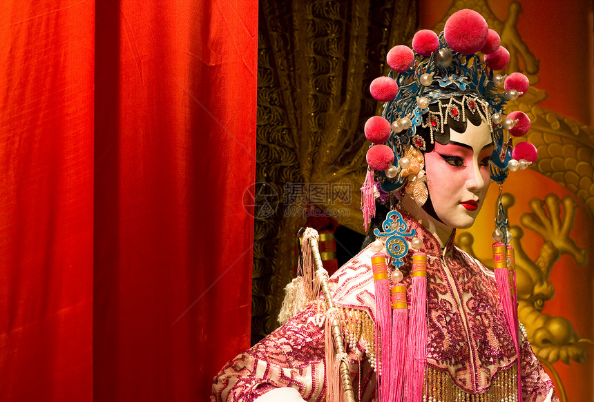 中国歌剧假体和红布作为文字空间窗帘传统服饰男人展示翅膀旅游文化唱歌化妆品图片