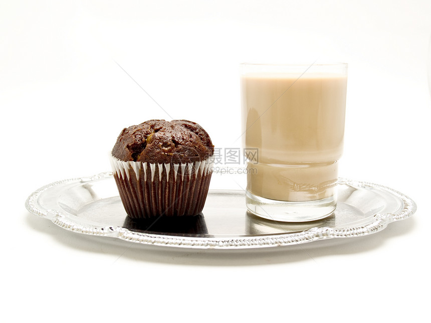 松饼和咖啡加牛奶拿铁液体甜点气泡早餐桌子豆子蛋糕咖啡杯餐厅图片