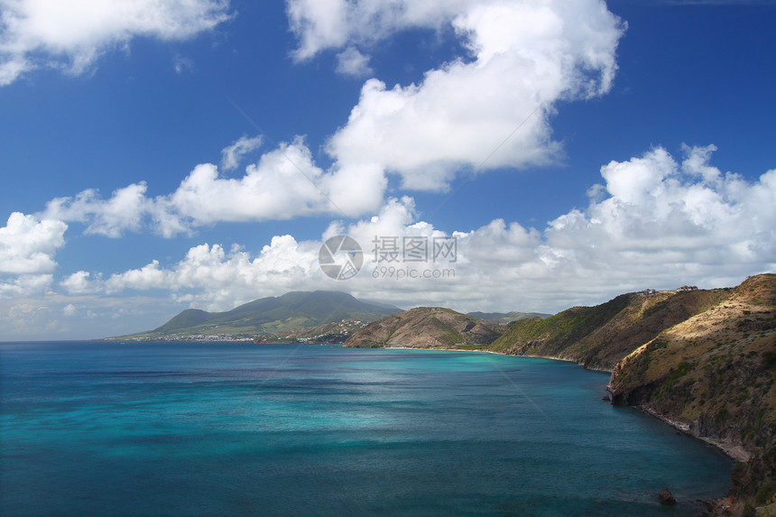 圣基茨主要海岸线蓝色栖息地叶子海洋海岸热带天空植被风景天堂图片