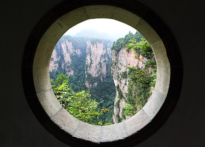 中国的张积洁国家公园天空绿色悬崖框架丘陵山脉树木山谷柱子公园图片