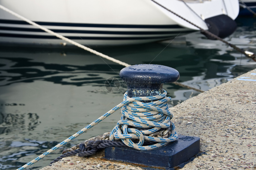 码头泊位港口运输电缆钓鱼安全浮桥护柱尼龙螺栓图片
