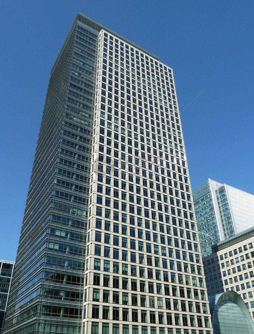 现代办公大楼天空管理人员蓝色建筑学办公室玻璃摩天大楼地标反光职场图片