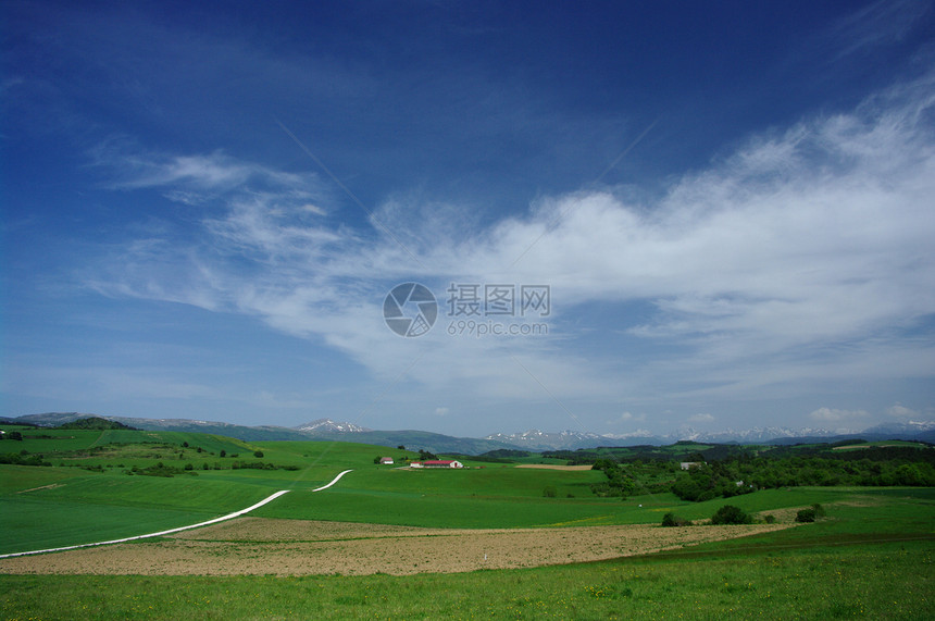 农场乡村绿色蓝色土地草地天空农业农田场地农村图片