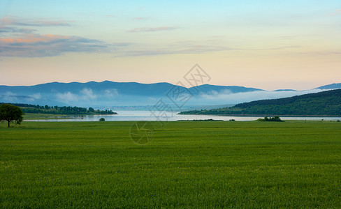 兹列布切沃兹雷布切沃大坝背景