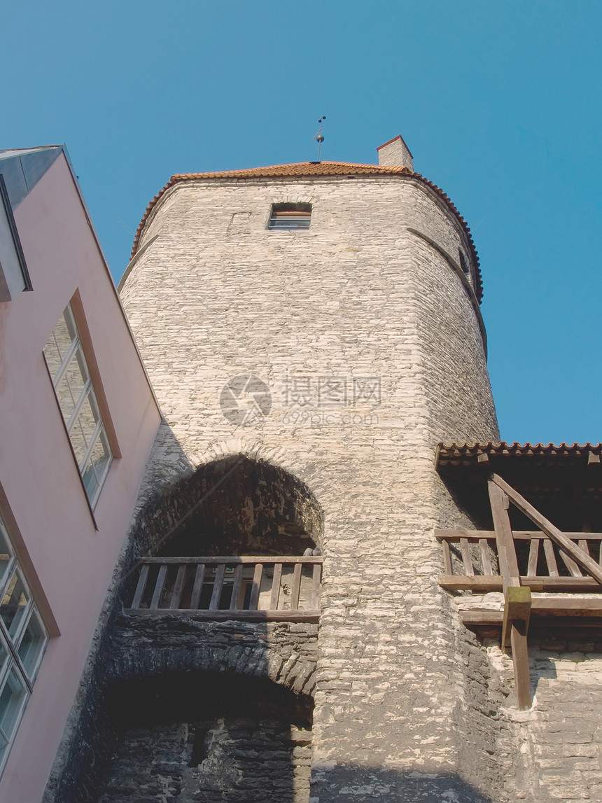 中世纪加固工事和爱沙尼亚首都塔林的塔塔场景蓝色国家建筑学房子文化旅行古董教会旅游图片