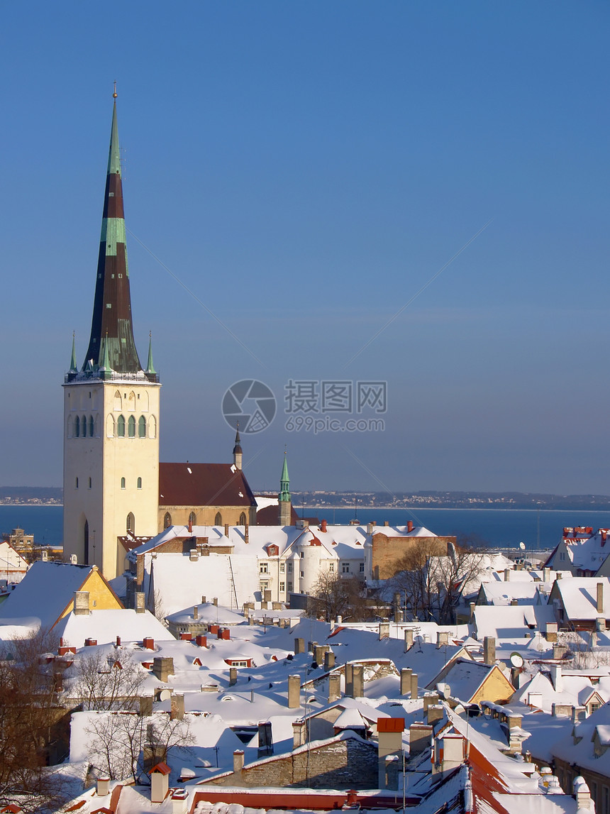 旧塔林屋顶上的新雪场景住宅建筑街道温度城市房子蓝色旅行气候图片