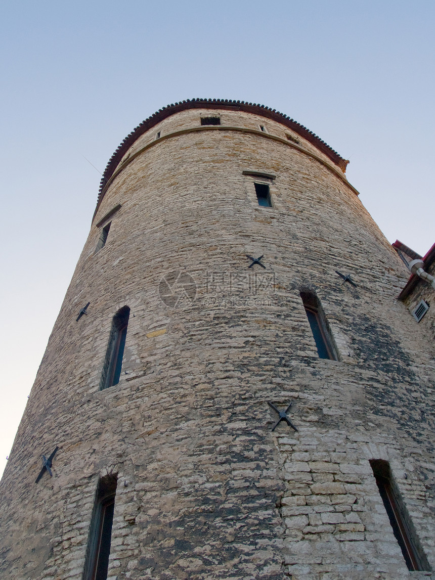 中世纪加固工事和爱沙尼亚首都塔林的塔塔城市石头蓝色房子城堡旅游历史建筑国家建筑学图片