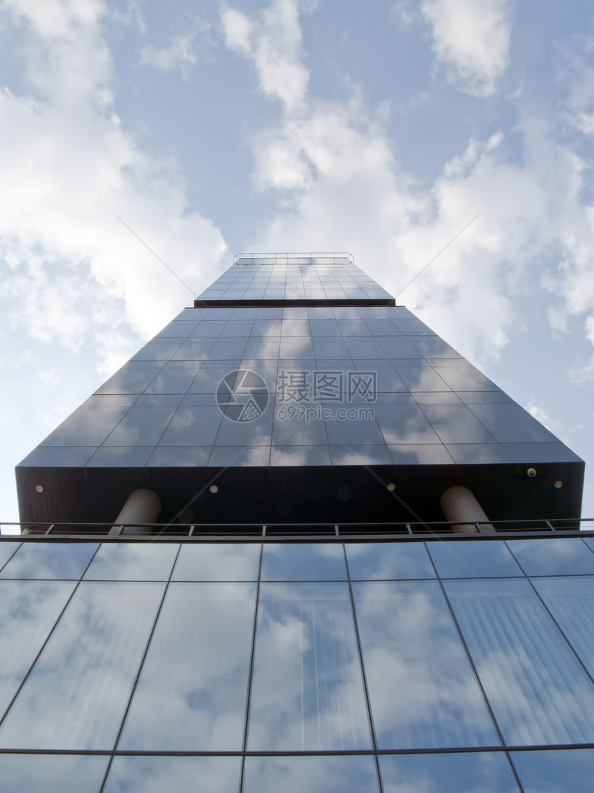 爱沙尼亚塔林的现代公司建造工程刮刀民众商业天空摩天大楼玻璃行政建筑窗户贸易图片