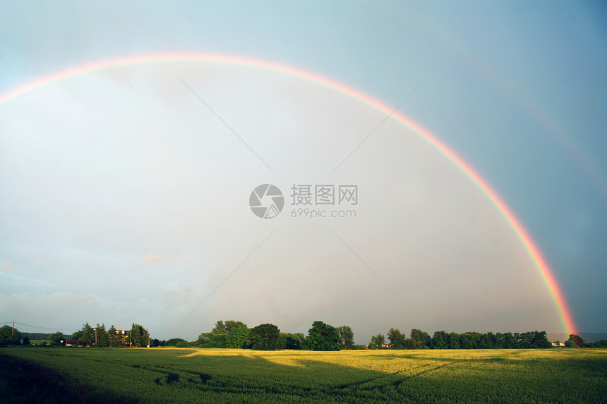 彩虹的风景场地农村晴天奶制品风暴蓝色国家地平线稻草农田图片