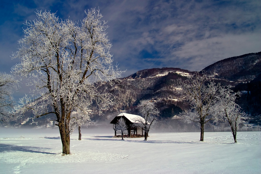 冬季风景农业历史性场地农村场景乡愁建筑乡村蓝色天空图片