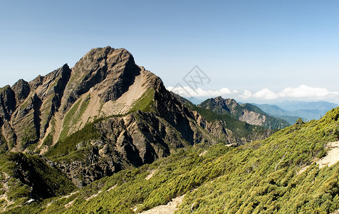 东亚第一高峰玉山天堂太阳高度橙子场景旅行阳光森林天空爬坡背景