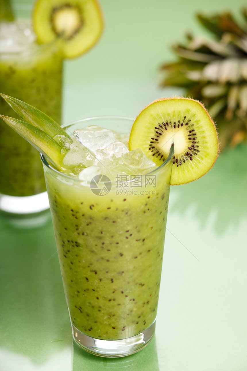 Kiwi 滑动热带果味奇异果水果饮食甜点液体口渴早餐果汁图片