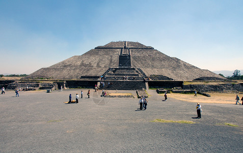 特奥蒂瓦坎墨西哥Teotihuacan考古学金字塔城市牙裔石头脚步太阳月亮游客寺庙背景