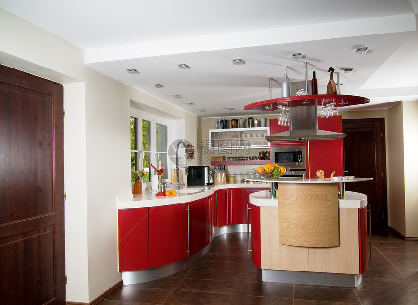红色现代现代厨房风格窗户龙头微波制品地面台面财产火炉公寓图片
