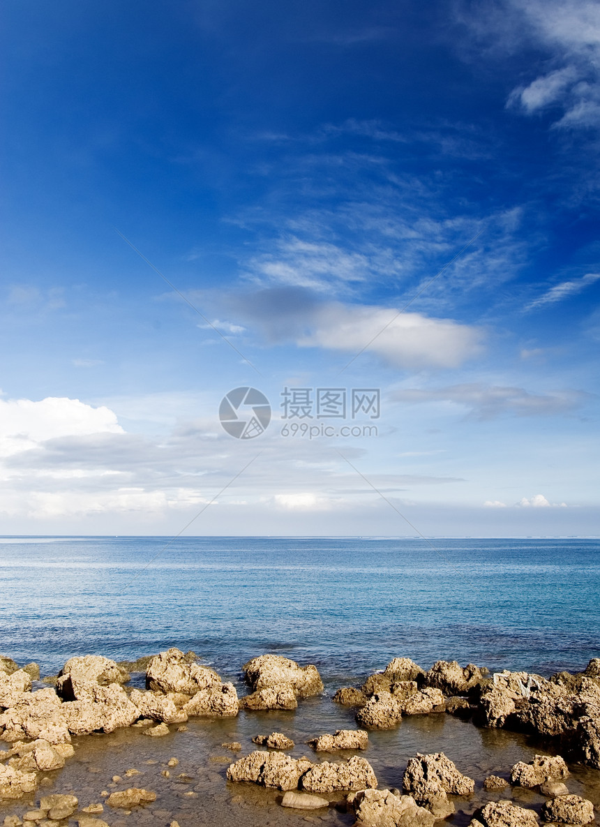 珊瑚珊瑚礁岩石海岸线晴天海岸珊瑚海景沿海海浪石头游客热带天堂图片