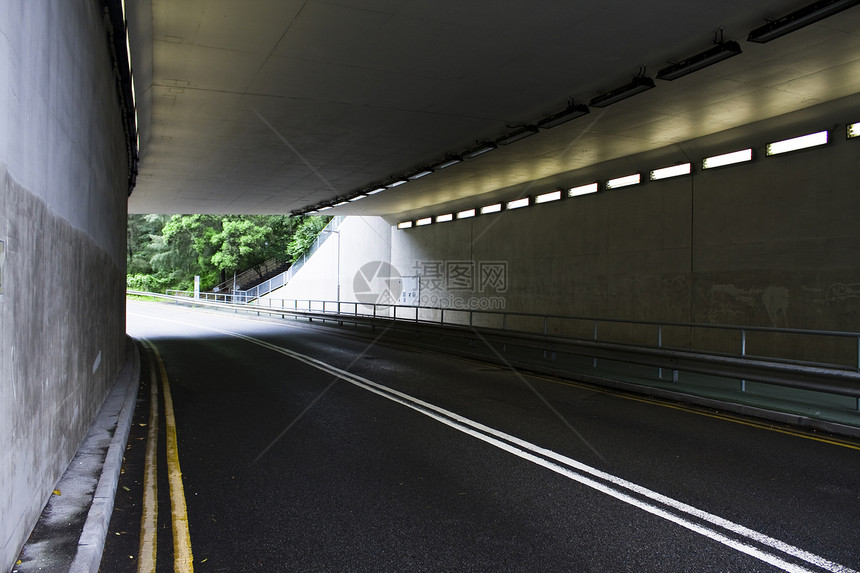 高速公路隧道黑暗旅行速度路线头灯危险时间城市车道交通图片