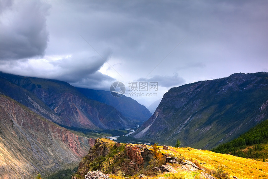 阿尔泰山脉 美丽的高地景观 俄罗斯 西伯利亚高山林地场景天气山脉木头森林雷雨风暴山腰图片