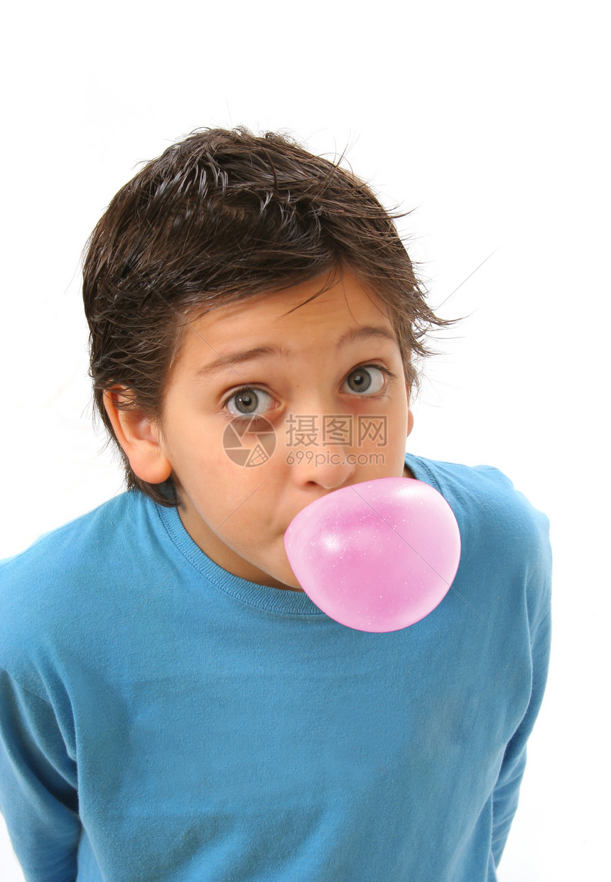 男孩吹粉红色泡泡糖口香糖粉色微笑口香糖咀嚼气球孩子们味道打击牙龈糖果图片