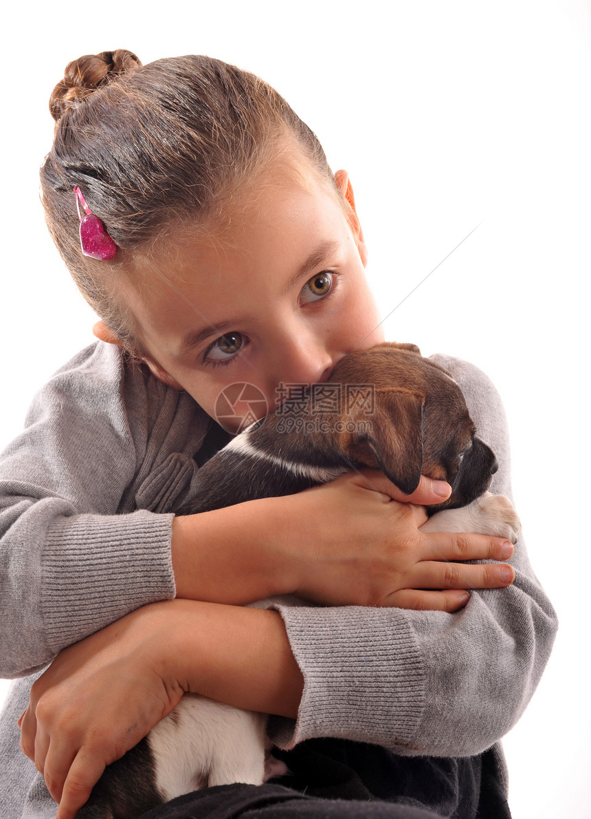 婴幼儿和小狗宠物女孩犬类沉思动物图片