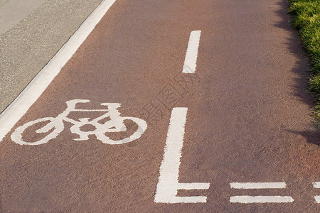 自行车车道速度运输车辆白色交通小路运动街道绿色叶子高清图片