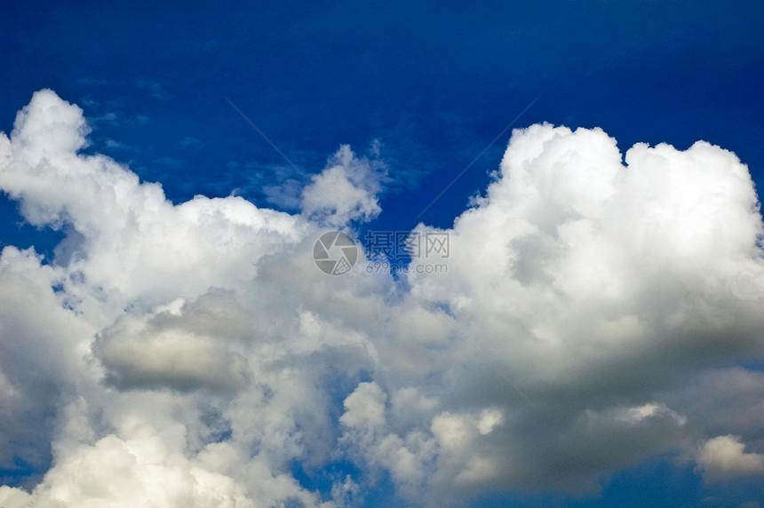 蓝天空和浮云天空蓝色阳光天气晴天图片