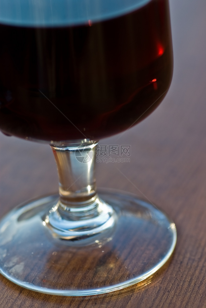 红酒玻璃酒杯房子餐厅酒精液体饮料图片