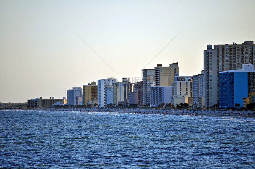 海岸沿岸线酒店度假村树木推介会公寓海浪阳台蓝色天空波浪图片