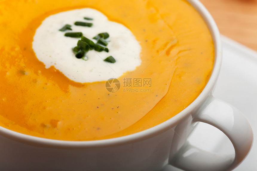 白碗南瓜汤液体白色盘子壁球食物奶油韭菜烹饪起动机蔬菜图片