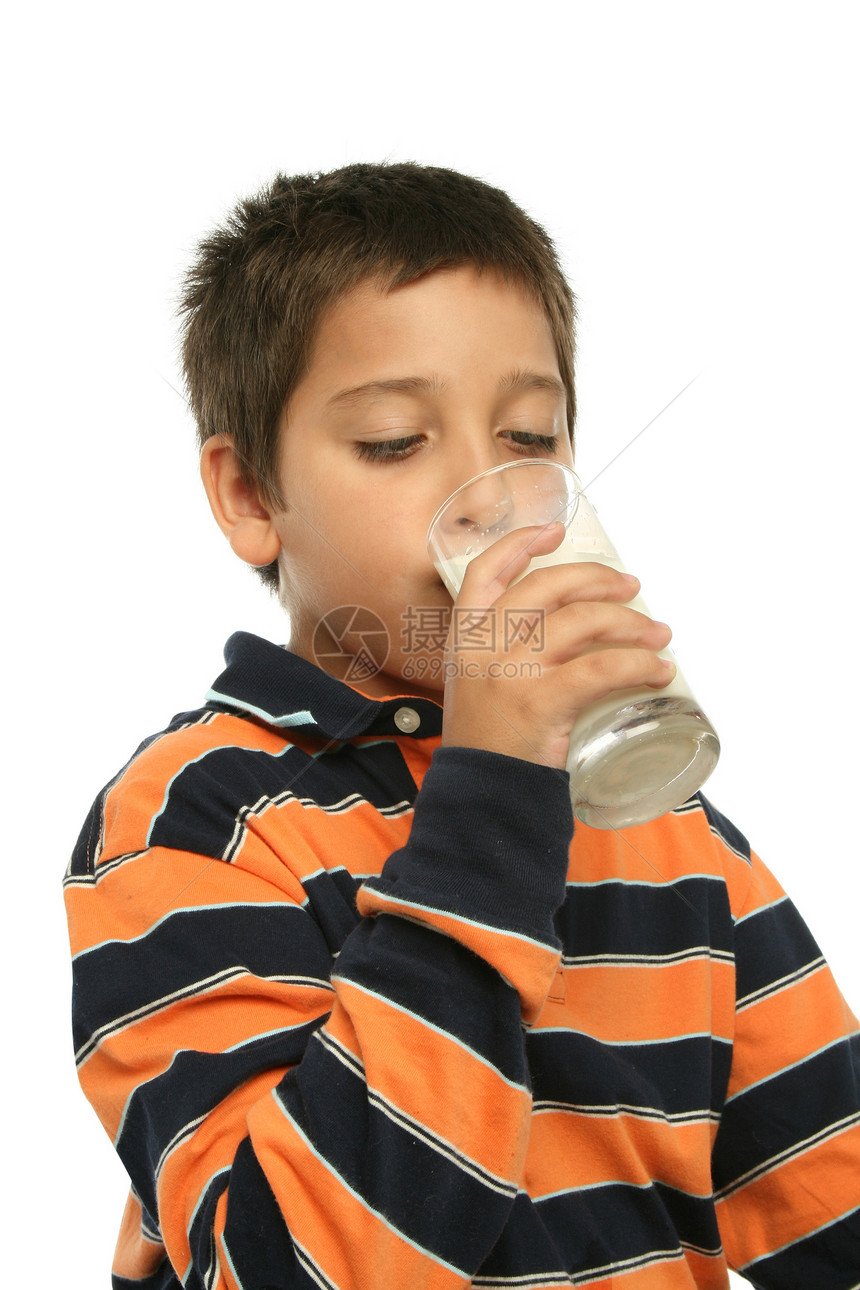 男孩喝杯牛奶孩子液体玻璃小吃青少年胡子乳制品食物早餐男生图片