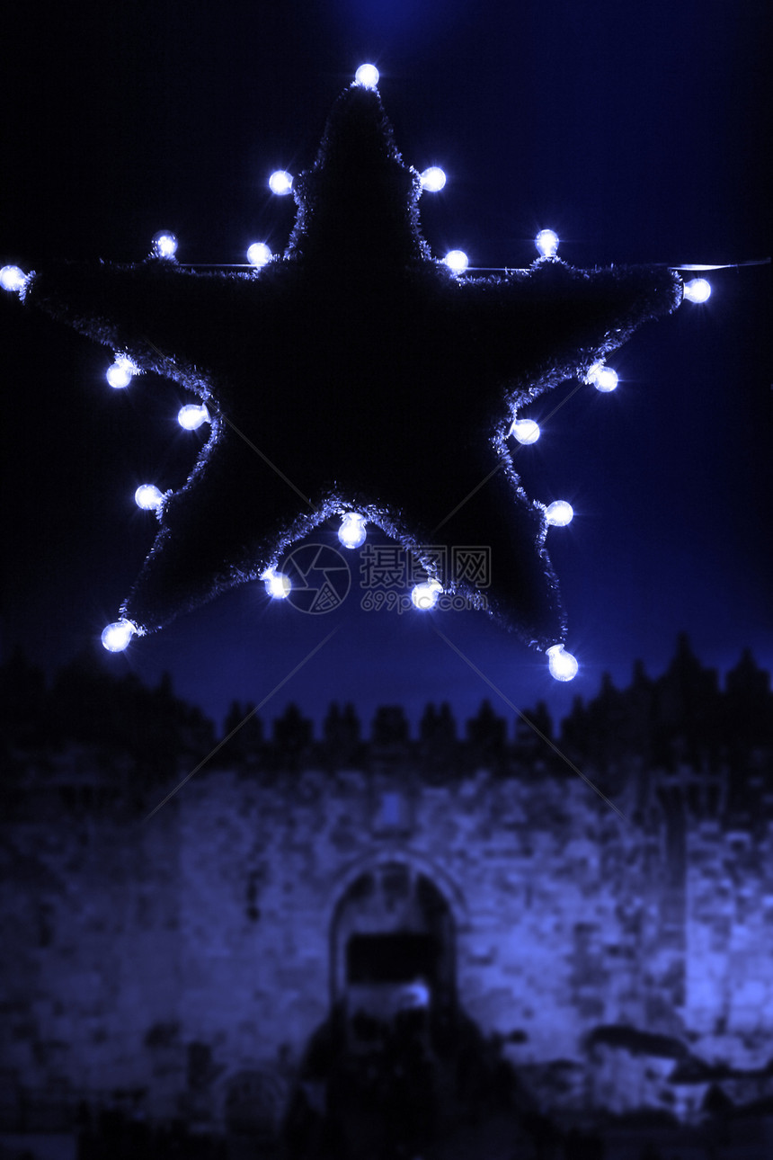 圣诞明星天际天空灯泡街道装饰插座市中心城市剪影星星图片