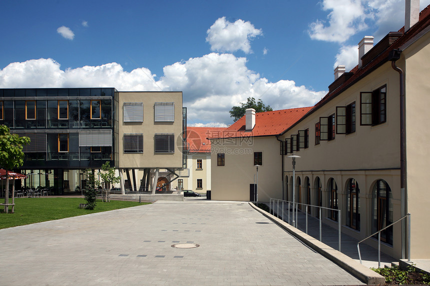 现代建筑中心建筑物住房投资房子财产奢华社区天空城市图片