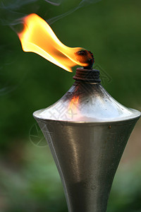 火焰橙紫边框含橙火焰的点燃火炬背景