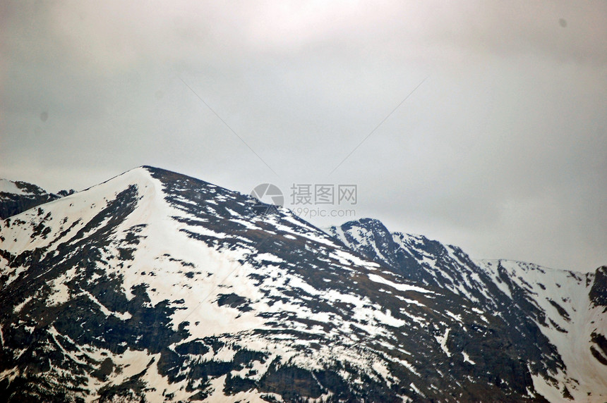 科罗拉多山脉薄雾丘陵山脉叶子树木树叶天空图片