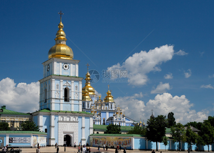 乌克兰基辅圣迈克尔金多美修道院 夏日明亮图片