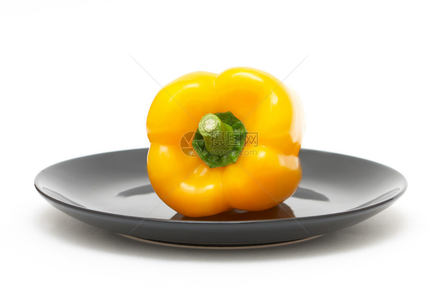 盘上黄胡椒水果宏观阴影黑色食物杂货白色盘子黄色蔬菜图片