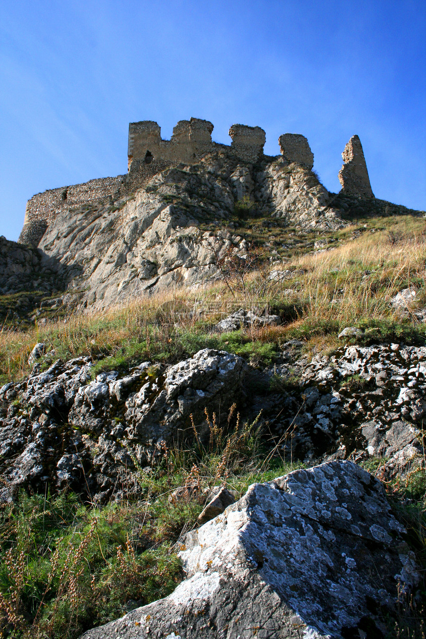 城堡废墟爬坡岩石图片