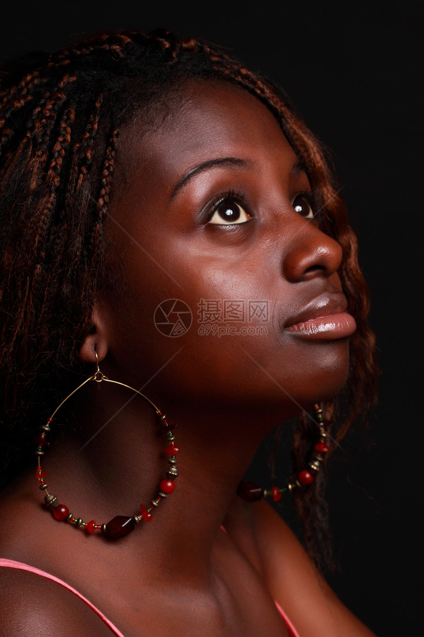 美丽的非洲女孩棕色黑色爆头女士图片