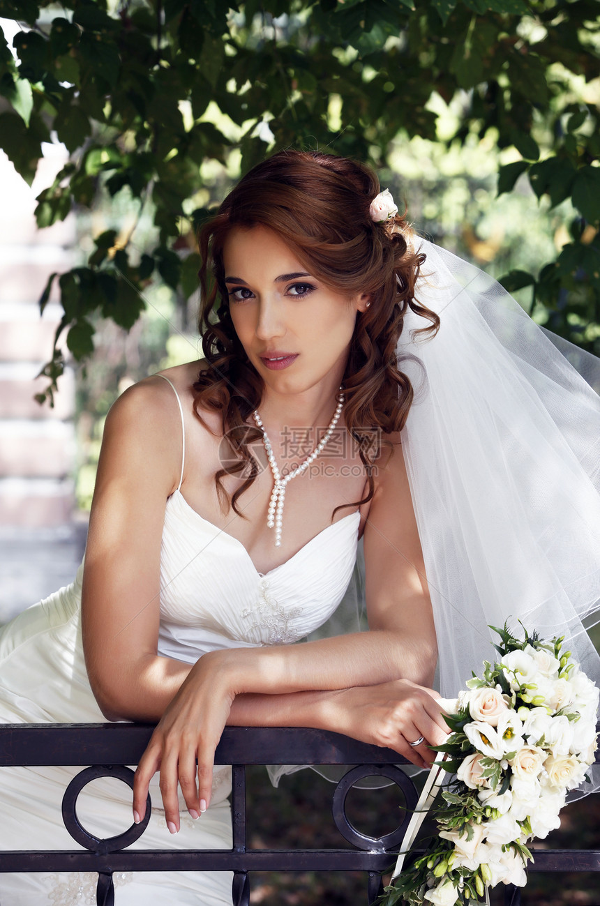 美丽的新娘女孩生活女士已婚未婚夫眼睛婚礼面纱选手项链图片