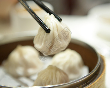 上海话切撒中日话dim总和饺子食物桌子白色盘子猪肉点心餐厅美食背景