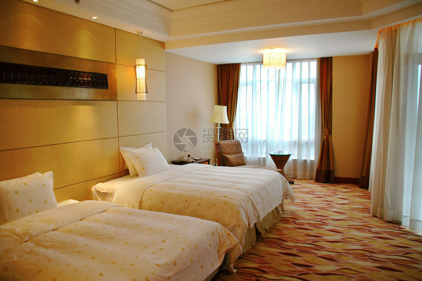 床居室奢华旅行风格酒店亚麻旅游房间装饰寝具枕头图片