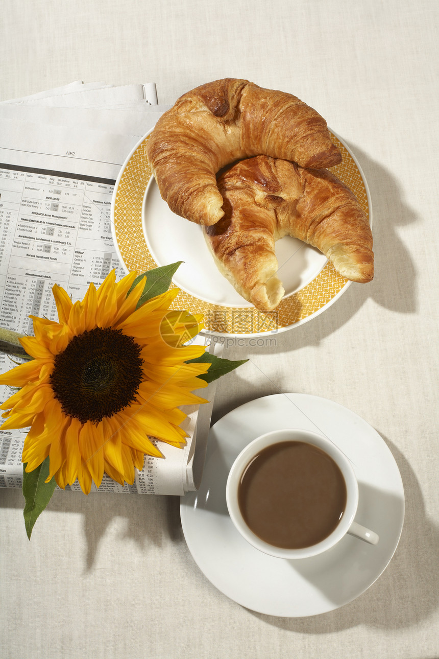 早餐玉米盘子向日葵营养黄色桌子休息咖啡羊角食物图片