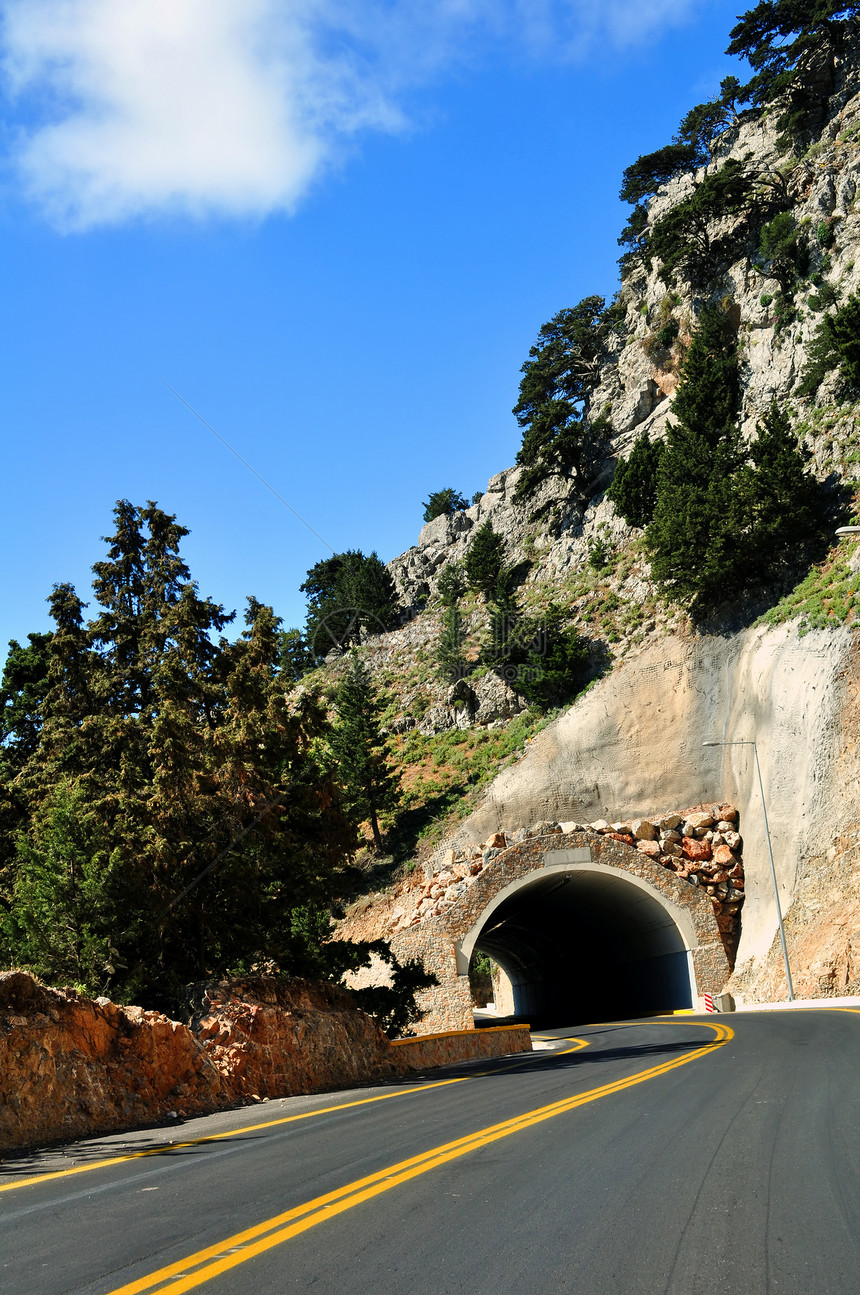 山山隧道曲线旅行建造沥青岩石黄色路线探索交通隧道图片