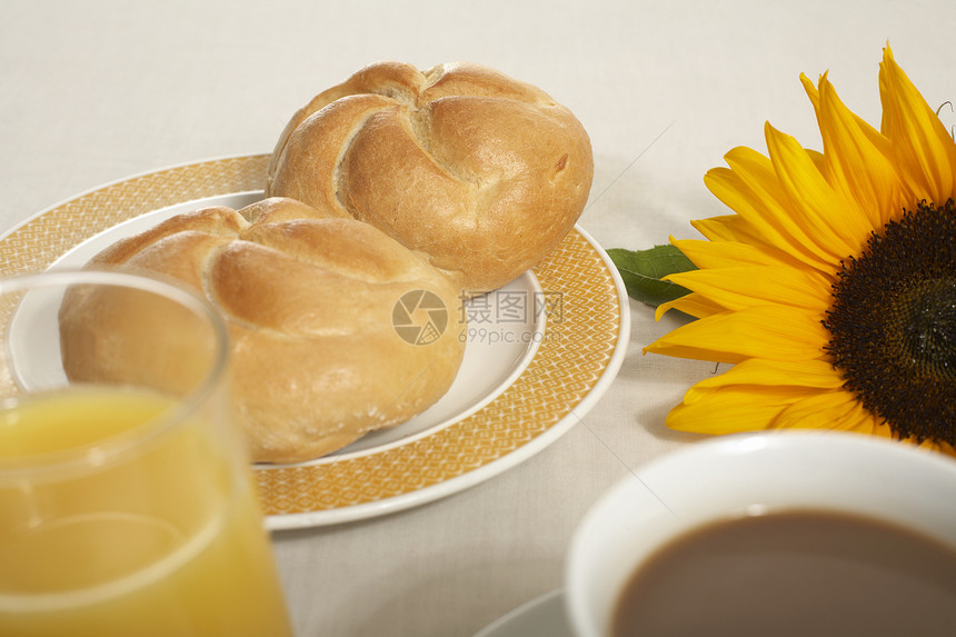 早餐面包晴天营养咖啡杯子向日葵水果桌子果汁盘子图片