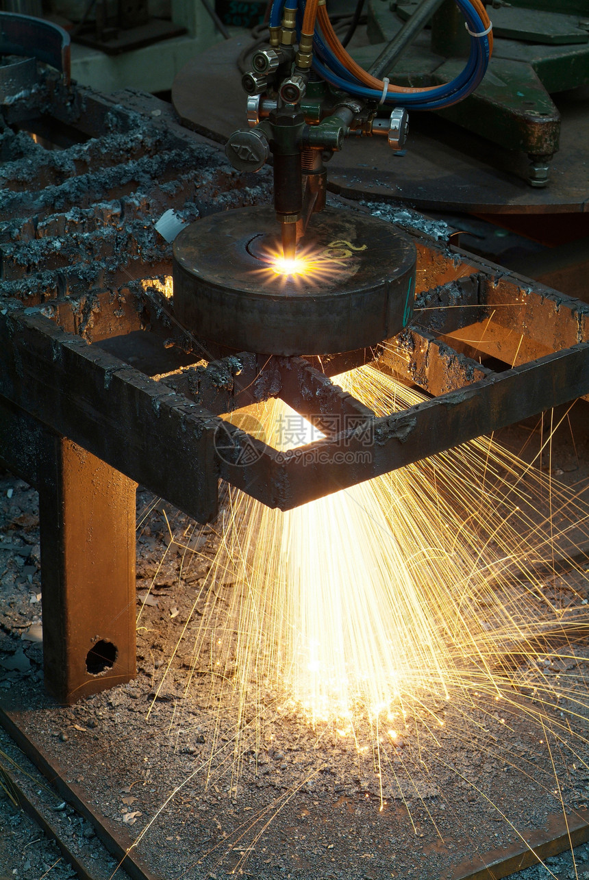 切割钢工厂火花盘子焊接生产火焰气体图片