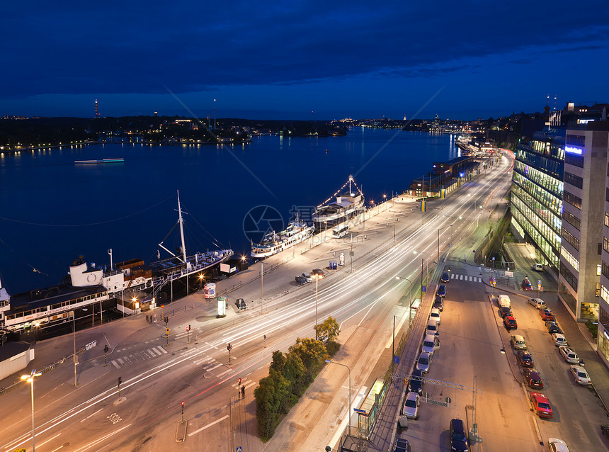 卡塔琳娜电梯顶端的斯德哥尔摩夜幕现场城市酒店天线建筑运输房子公园码头场景渡船图片