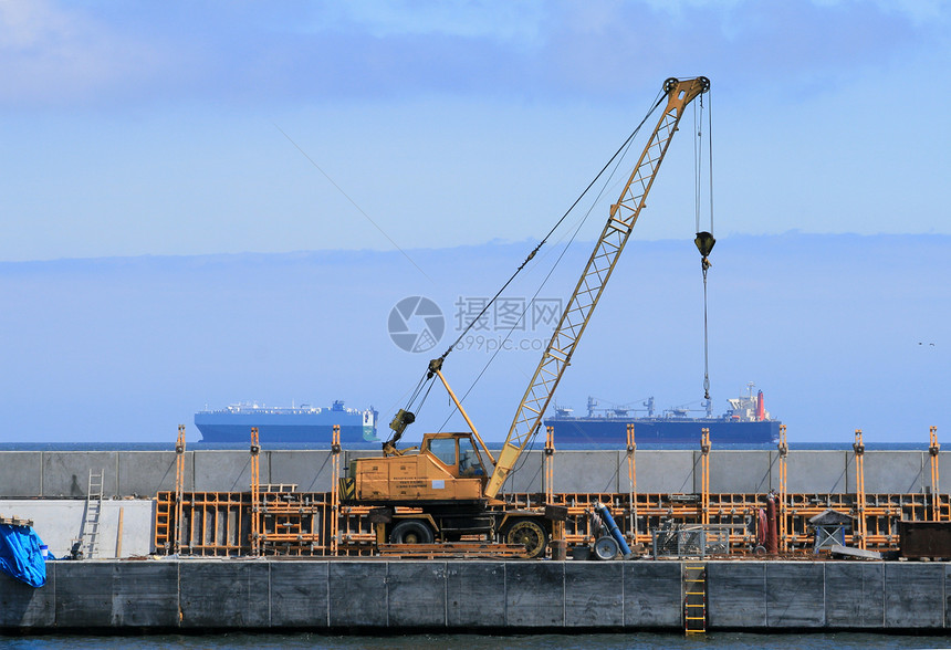 Crane Quay和背景船舶图片