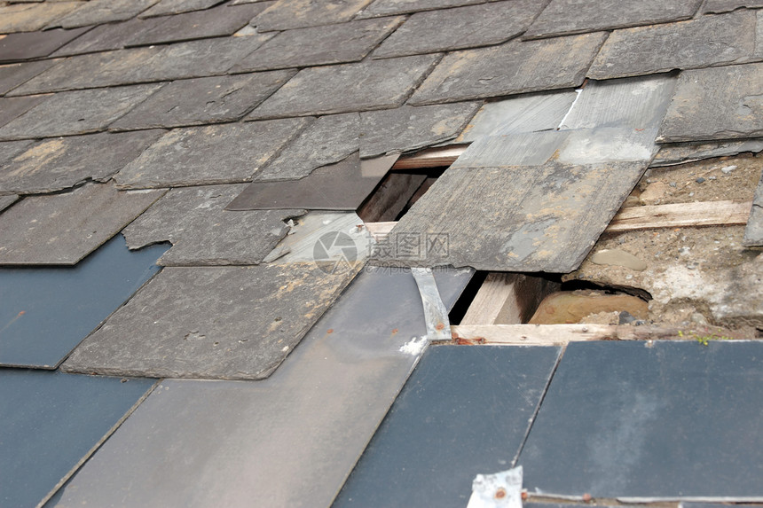 受损屋顶风化金属维修平板建筑学废墟危险材料石板风暴图片